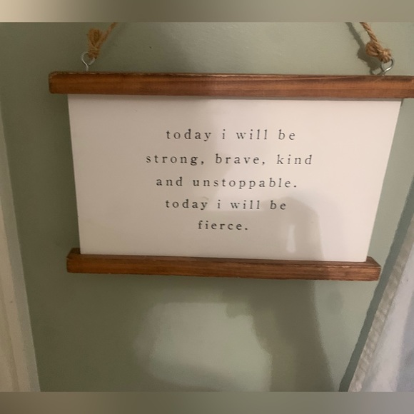 Decocrated sign “messy bun and getting stuff done” - Picture 3 of 3